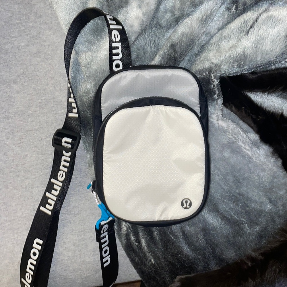 Lulu belt/crossbody bag NWOT